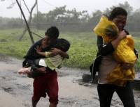 Филиппины отчаянно пытаются справиться с разбушевавшимся тайфуном