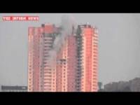 Снаряд попал в луганскую многоэтажку. Видео сняли в момент взрыва
