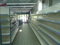 Полки луганских магазинов окончательно опустели. Бензин в Красном Луче отпускают только боевикам