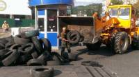 Как сегодня в центре Киева сносили баррикады