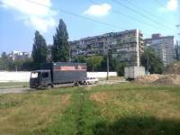 На киевской Оболони узаконили нелегальную парковку фур и грузовиков. Прямо на аллее