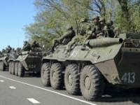 Российская бронетехника пересекла украинскую границу. По предварительным данным, в грузовиках были вооруженные солдаты /АТО/