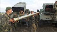 Украинские артиллеристы поддерживают огнем наступление на Луганск