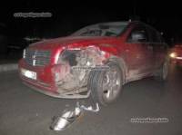 В Киеве Dodge насмерть сбил инвалида. Свидетель пытался ему помочь и попал под колеса микроавтобуса