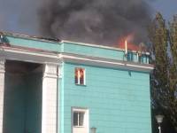 В Донецке из-за обстрелов сгорела школа и магазин. Погибли 4 человека