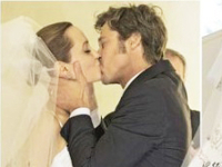 В Сети появились первые фото с закрытой свадьбы Анджелины Джоли и Брэда Питта
