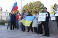 «Прекратите кошмарить Украину». В российском Томске прошел пикет против путинской агрессии. Фото и видео