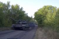 СМИ утверждают, что пока мы радуемся перемирию, Россия подтягивает бронетехнику к Луганску. Фото с места событий