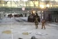 На западе Донецка снова слышны взрывы и выстрелы. Аэропорт укутан дымом