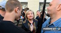 Сегодня под Радой снова буянила политическая гопота. Жену Луценко чуть не запихали в мусорный бак и обозвали шлюхой