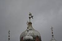 В Бердянске сильный ветер валит деревья и ломает кресты на храмах. Фото с места событий. Часть 1