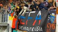 На матче «Шахтер» — «Порту» фанаты «горняков» вывесили очень странный флаг. Интересно, что они этим хотели сказать?