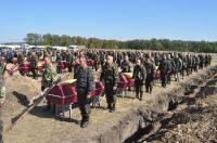 Могильные кресты без имен. В Запорожской области похоронили 56 неопознанных солдат, погибших в зоне АТО