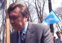 Янукович ушел в запой. Он сидит в Сочи на своей даче и беспробудно пьет /источник/
