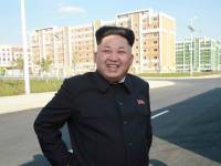 Лидер КНДР Ким Чен Ын впервые появился на людях с тростью