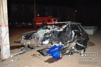 В Кривом Роге Mitsubishi самоуничтожился о столб. Погибли два человека