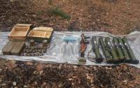 В Луганской области найден тайник с большим арсеналом оружия террористов
