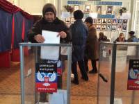 В Донецке избирателей на псевдовыборах заманивают «шаровыми» овощами