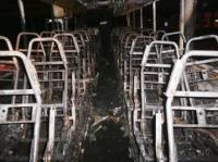 В Киеве неизвестные дотла сожгли рекламный автобус