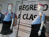 На прилавках одного из торговых центров Каракаса появились манекены в виде... беременных школьниц