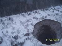 В России на территории садовых участков образовалась огромная воронка
