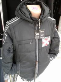 На Луганщине вовсю торгуют куртками с символикой «ЛНР». Цена вопроса – 750 грн.