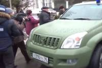 Установлен номер автомобиля, в который донецкие боевики усадили избитого «киборга»