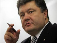 Порошенко подписал закон, делающий исключение в деле люстрации по отношению к военным
