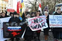 Под посольством РФ в Польше прошел митинг против российской агрессии в Украине