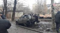 Последствия ночного обстрела Донецка: поврежденные машины и дома