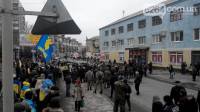 Под стенами краматорского военкомата проходят сразу два митинга: за и против мобилизации