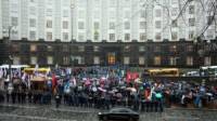 Возле Рады митингуют родственники якобы окруженного под Дебальцево батальона «Киевская Русь»