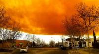 Каталонию окутало огромное токсичное облако ярко-оранжевого цвета