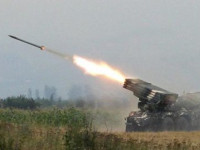 По данным СБУ, Донецк обстреливают свои же боевики. По данным МВД - российские диверсанты