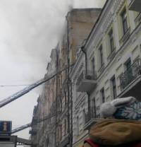 В самом центре Киева горит пятиэтажка