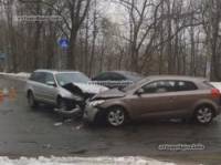 В Киеве женщина-лихач на KIA не успела пропустить Subaru. Результат вполне прогнозируемый