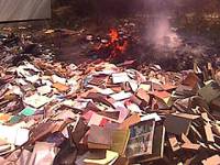 Исламисты варварски сожгли редчайшие книги из библиотеки в Ираке