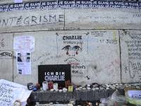 В Париже вандалы изуродовали памятник жертвам январских терактов