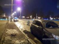 В Киеве невнимательный водитель, сдавая назад, сломал прохожему ногу