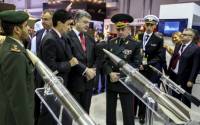 Порошенко посетил Международную выставку оборонной промышленности в ОАЭ