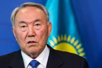 Назарбаев объявил о досрочных выборах себя
