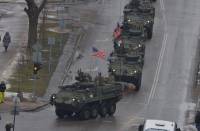 Войска НАТО провели парад в 300 метрах от российской границы
