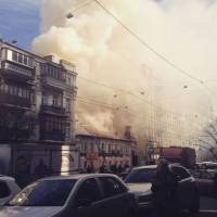 В борьбе с масштабным пожаром в центре Киева погибли двое спасателей