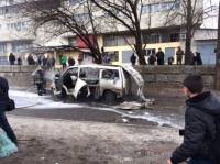 В Сети появились фото и видео с места взрыва автомобиля комбата