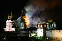 Ночью в центре Москвы горел Новодевичий монастырь. Похоже на поджог