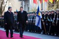 В гости к Порошенко прилетел его румынский коллега