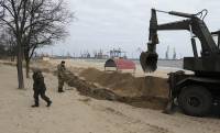 Украинские военные укрепляют побережье Азовского моря