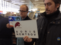 «Персональное кладбище Путина». Так в аэропорту Праги встретили рейс из Москвы