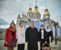 Порошенко поздравил украинцев с Пасхой: Война обязательно закончится, потому что мы хотим мира
