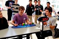 Американский подросток установил мировой рекорд по сборке кубика Рубика